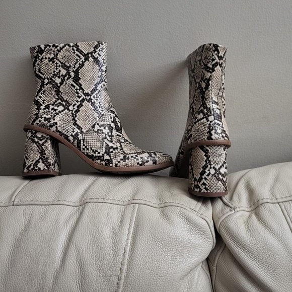 Items - Picture 4 of 7